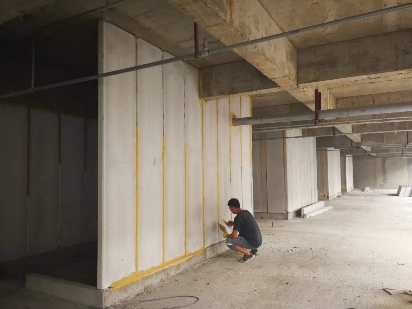 龙城无机发泡轻骨料混凝土隔墙板施工技术性能研究